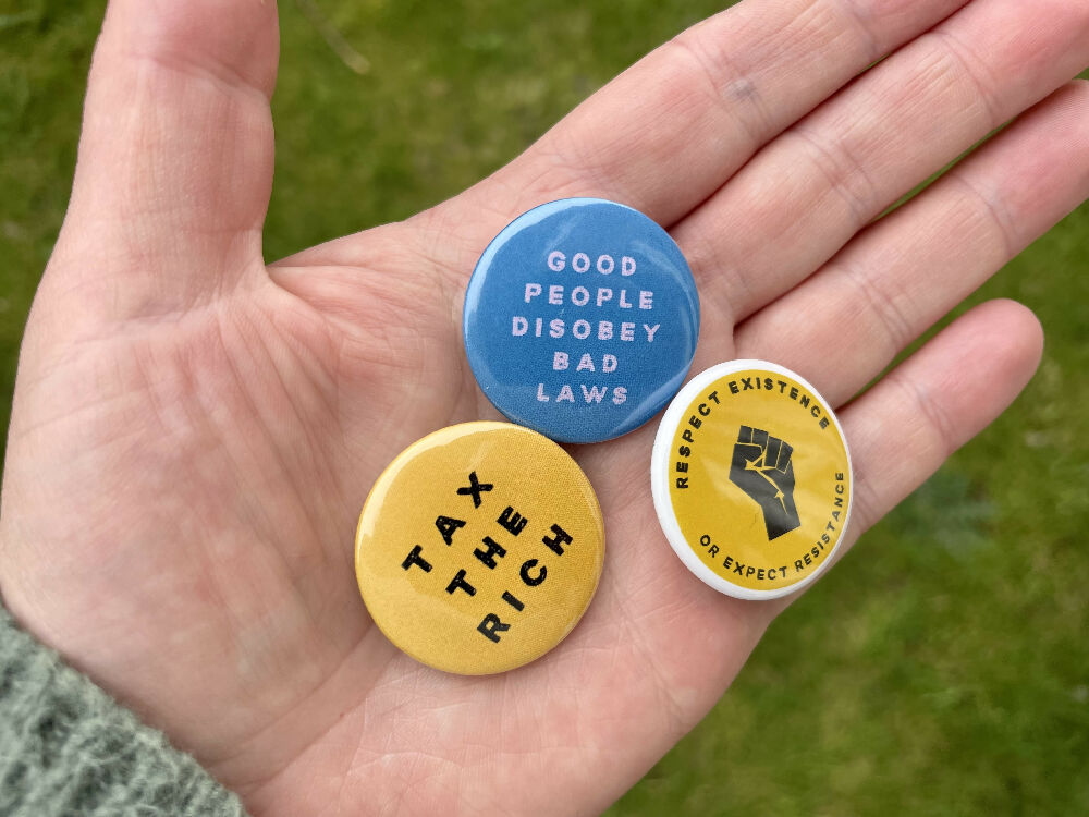Pack of 3 protest badges
